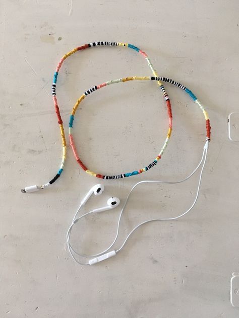 Bracelet Bresilien Aesthetic, String Necklace Diy, Iphone Cord Wrap, Headphone Wrap, Diy Headphones, Windows To The Soul, String Jewelry, String Necklace, Boho Crafts Diy