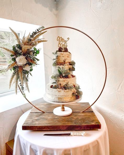 Wedding Cake Table Set Up, Wedding Cake Stand Decor, Wedding Ides, Circle Cake, Cake Stand Decor, Boho Wedding Cake, Terracotta Wedding, Rustic Cake Toppers, Wedding Cake Table