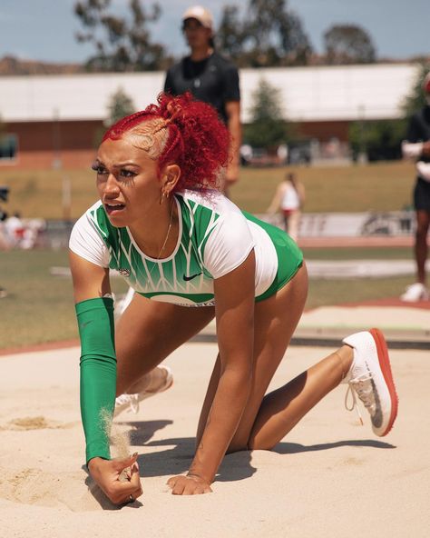 Track Outfits, Field Aesthetic, Triple Jump, Sports Aesthetic, Athletic Girls, Sporty Girls, Body Reference, Second Baby, Action Poses