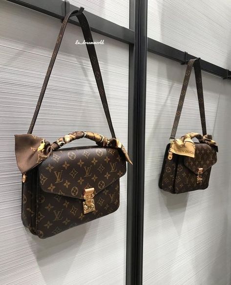 Mochila Louis Vuitton, Louis Vuitton Taschen, Tas Lv, Sac Louis Vuitton, Luxury Bags Collection, Luxury Purses, Fancy Bags, Pretty Bags, Cute Purses