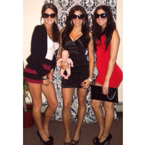 Pin for Later: 18 Stylish Kardashian Costumes That Will Totally Make You LOL Matching Accessories The Kardashian sisters are known for their statement-making sunglasses. Kardashians Costume, Kardashian Costume Ideas, Kardashian Costume, Kim Kardashian Costume, Kardashian Halloween, Kardashian Halloween Costume, Kim Kardashian Halloween, Sister Halloween Costumes, Party Letters