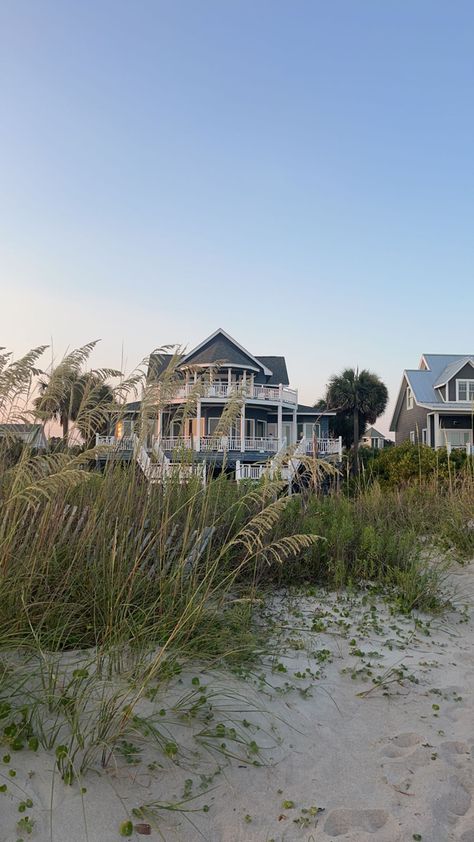 Beach Farmhouse Aesthetic, Beach House Photography, Beach Side House Aesthetic, Home By The Beach Aesthetic, Beach House England, Beach House On The Beach, American Coastal House, Rich Beach House Aesthetic, Massive Beach House