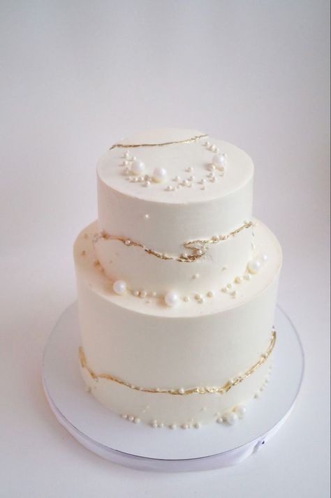 Simple Romantic Wedding Cake, Wedding Cake Gold And White, Engagement Cake Ideas Elegant, Pearl Wedding Cakes, Minimalistic Wedding Cake, Wedding Cake With Pearls, Simple Elegant Wedding Cake, Gold Leaf Wedding Cake, Pearl Wedding Cake