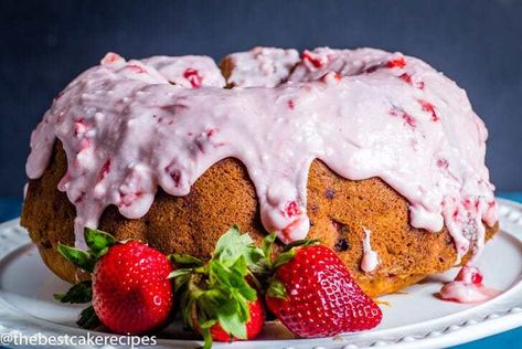 You will fall in love with this homemade bundt cake loaded with 4 cups of fresh strawberries. This Fresh Strawberry Bundt Cake has an easy powdered sugar glaze on top. #bundtcake #cake #strawberry #glaze Icing Bundt Cake, Homemade Bundt Cake, Strawberry Bundt Cake, Powdered Sugar Glaze, Fresh Strawberry Recipes, Fresh Strawberry Cake, Glaze Icing, Strawberry Bread, Strawberry Glaze