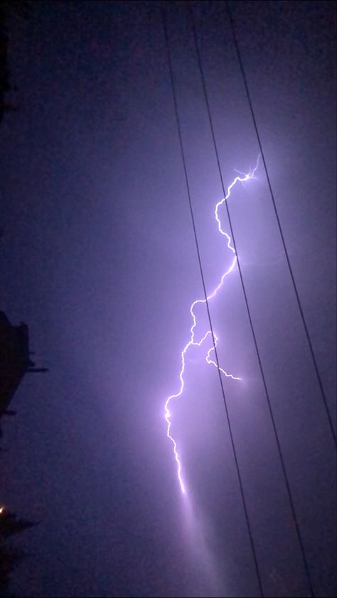 Lightning At Night, Lightning Purple, Dark Abyss, Lightning Photos, Lightning Photography, Purple Lightning, Blue Aesthetic Dark, Bedroom Wall Collage, Lightning Storm