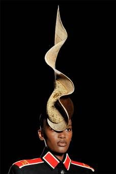 Veil Inspiration, Pola Rok, Philip Treacy Hats, Isabella Blow, Mad Hat, Philip Treacy, Couture Hats, Crazy Hats, Races Fashion