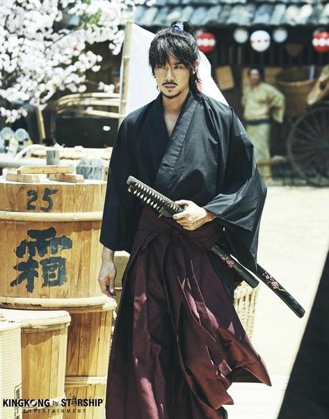 dummy-kanji on Tumblr Gu Dong Mae, Mr Sunshine, Ronin Samurai, Yoo Yeon Seok, 얼굴 그리기, Samurai Art, Human Poses Reference, Samurai Swords, Human Poses