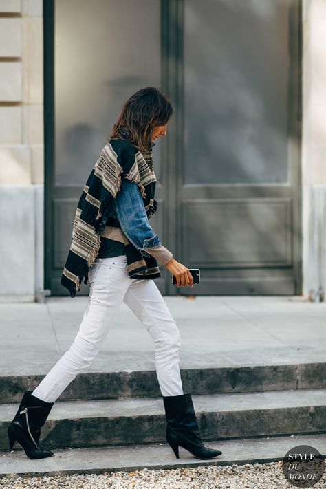 Geraldine Saglio by STYLEDUMONDE Street Style Fashion Photography20180929_48A6527 Layered Jackets, Geraldine Saglio, Emmanuelle Alt Style, Street Style Shoes, Outfits Chic, Trendy Fashion Outfits, Street Style Winter, Spring Street Style, Street Style Chic