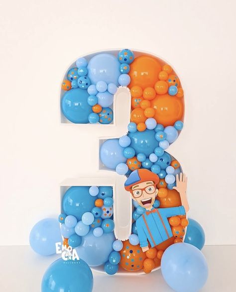 Blippi Themed Birthday Party Ideas, Treat Ideas For Birthday Party, Blippi Photoshoot Ideas, Blippi Birthday Decorations, Meeka Birthday Party, Blippi Centerpiece Ideas, Blippi Construction Birthday Party, Blippi Birthday Party Ideas, Blippi Decorations