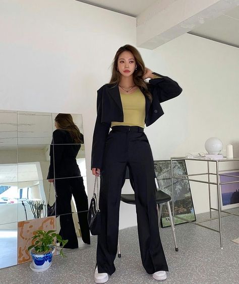 Outfit Dia, Crop Blazer Outfit, Outfits Juvenil, Outfit Planner, Casual College Outfits, Off Shoulder Dresses, Outfit Mujer, Stylish Work Outfits, Causual Outfits