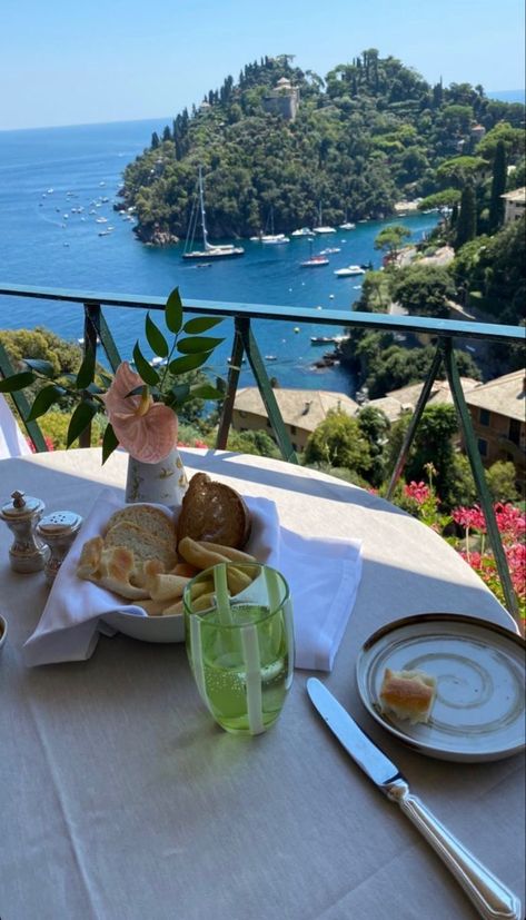 Italy Portofino, Abundance Images, Europe By Train, Vacation Italy, Italian Vacation, Capri Italy, Private Jets, Investment Portfolio, Images Esthétiques