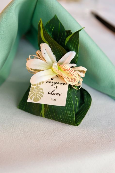 Art Deco Wedding Favors, Hawaiian Wedding Favors, Tropical Wedding Favor, Brown Things, Wedding Favors And Gifts, Wedding Souvenir, Wedding Favors Cheap, Beach Wedding Favors, Hawaiian Wedding