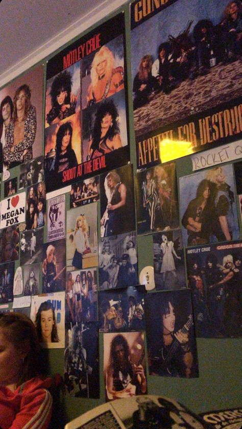 Rock And Roll Dorm Room Ideas, Rock Band Room Ideas, Grunge Poster Wall Bedroom, Rocker Room Decor, Heavy Metal Room Decor, 80s Metal Bedroom, Rock Inspired Room, Rock And Roll Bedroom Ideas, 90s Rock Bedroom