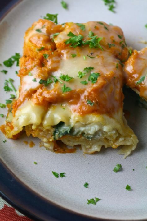 Pumpkin Lasagna Dinner, Pumpkin Lasagna Roll Ups, Lasagna Recipe Videos, Spinach And Ricotta Lasagna, Pumpkin Spinach, Pumpkin Rolls, Spinach Rolls, Pumpkin Lasagna, Spinach Lasagna Rolls