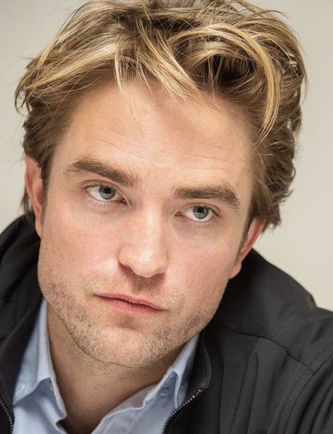 Blonde Robert Pattinson, Robert Pattinson Blonde, Reference Face, Postman Pat, Robert P, Robert Douglas, Rob Pattinson, Curl Hair, Robert Pattinson