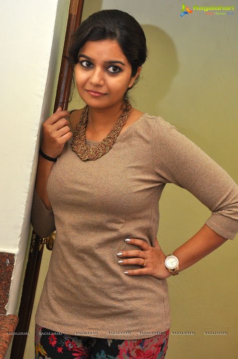 Swathi Reddy, Heroines Photos, Telugu Heroines, Actress Pics, Audio, Actresses, T Shirt, Quick Saves, Color