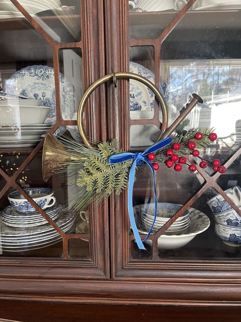 French Horn Christmas Wreath, Christmas French Horn Decoration, Vintage Brass Horn Christmas Decor, French Horn Wreath, Brass Horn Christmas Decor, French Horn Christmas Decor, Blue Dining Room, British Christmas, Horns Decor