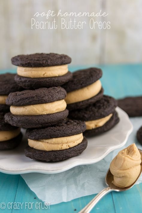 Soft batch Homemade Peanut Butter Oreos recipe - that works!  Awesome recipe - the filling makes double the amount needed. Peanut Butter Oreos, Soft Batch, New Year's Desserts, Crazy For Crust, Peanut Butter Oreo, Homemade Nutella, Oreo Recipes, Peanut Butter Filling, Homemade Peanut Butter