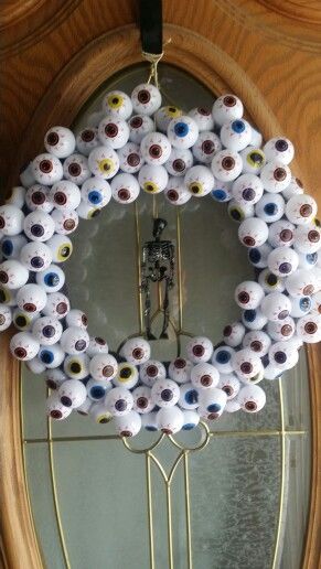 Eyeball Wreath, Creepy Eyeball, Halloween Eyeballs, Ping Pong Balls, Halloween Wreaths, Look What I Made, Crafting Ideas, Ping Pong, Hot Glue