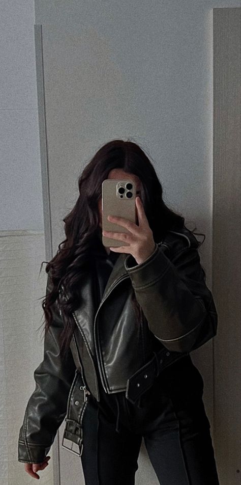 Zara Biker Jacket Outfit, Khaki Jacket Outfit, Zara Biker Jacket, Biker Jacket Outfit, Khaki Jacket, Jacket Outfit, Girl Fits, Winter Fits, Black Leather Jacket