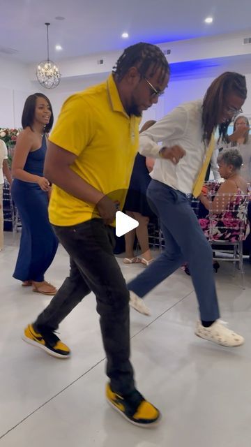 kimpersonsings on Instagram: "Cha Cha Slide for the young bucks! Y’all see that turn!!😮😀✨ Evans Wedding! Congratulations to Windell Evans and Kisha Ingram!! It’s a party!!" The Young Bucks, Standing Ab Exercises, Afro Dance, Young Bucks, Short Box Braids Hairstyles, Cool Dance Moves, Wedding Congratulations, Dance Workout Videos, Dance Humor