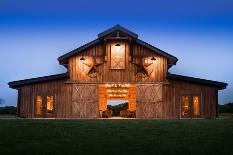 Timberlyne | Kalahari Event Barn Monitor Barn, Barn House Kits, Post And Beam Barn, Beam Structure, American Barn, Log Home Floor Plans, Barn Shop, Barn House Design, Building A Cabin