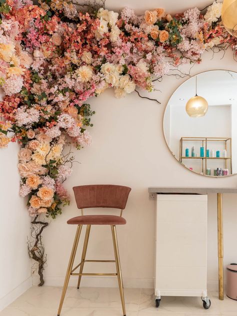 Floral decor solutions Floral Wall Restaurant, Flower Wall In Bedroom Ideas, Home Floral Installation, Room Floral Decor, Flower Feature Wall, Floral Salon Decor, Flower Ceiling Bedroom, Floral Wall Arrangements, Flower Wall Living Room