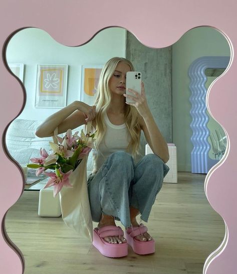 @valerie_sanders on instagram Valerie Sanders, Pink Selfie, Ballet Studio, Photography Posing Guide, Pink Mirror, Posing Guide, Pastel Pink Aesthetic, Girly Images, Dream Apartment