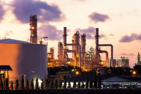 Oil Refinery factory at twilight, petrochemical plant, Petroleum, Chemical Industry royalty free stock photography Chemical Plant, Oil Refinery, Real Estate Advice, Recruitment Agencies, American Universities, Chemical Industry, Gas Industry, Crude Oil, Stock Photography Free