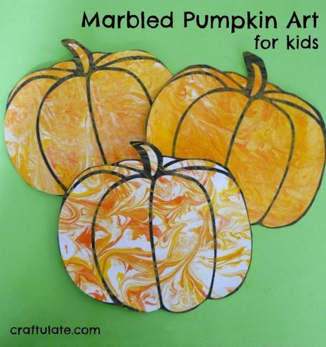 Marbled Pumpkin Art for Kids - a fun project for fall Pumpkin Crafts Preschool, Pumpkin Art Project, October Art, Preschool Art Projects, October Crafts, Pumpkin Activities, Fall Art Projects, Halloween Preschool, Pumpkin Projects