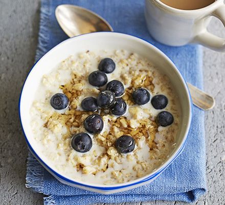 Slow-cooked porridge Slow Cooker Porridge, How To Make Porridge, Amazing Slow Cooker Recipes, Slow Cooker Breakfast, Porridge Recipes, Slow Cooker Vegetarian, Bbc Good Food, Slow Cooked Meals, Healthy Eating For Kids