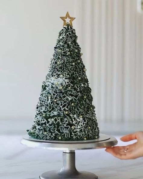 Christmas Tree Cake Decorating Ideas, Christmas Cake Tree Design, Christmas Tree Cake Crochet, Cupcake Recipes Unique, Christmas Cupcakes Recipes, Christmas Cupcakes Decoration, Christmas Themed Cake, Luxury Cake, Christmas Cake Designs