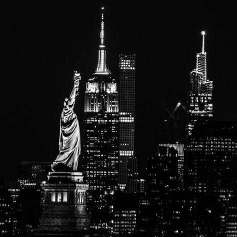 Mac Widgets, Nyc Vibes, Night In New York, Empire State Of Mind, Shotting Photo, Nyc Girl, Nyc Aesthetic, Room Stuff, Nyc Life