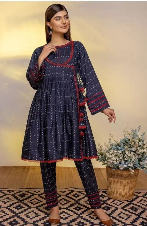 Pakistani short frock design Cotton Short Frocks, Short Frock Fashion, Short Frock Design, Short Frocks For Women, Frock Designs For Women, Frocks For Women, Pakistani Frocks, Dress Design Pakistani, Pakistani Bridal Hairstyles