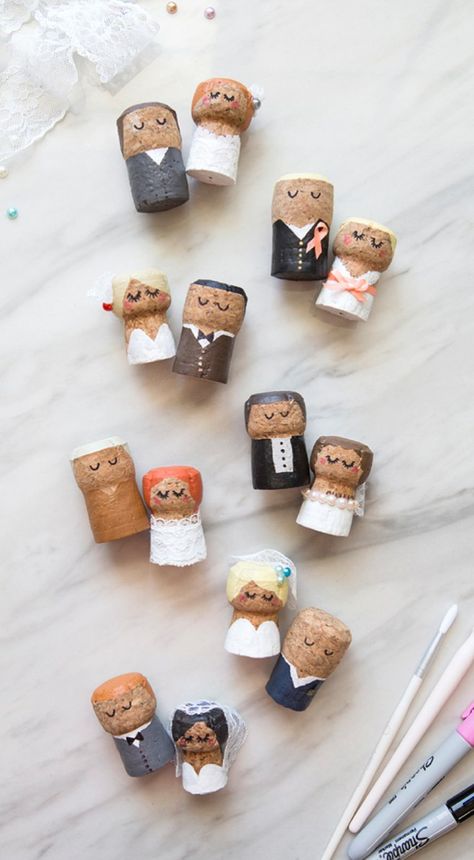 ميدالية مفاتيح, Cork Wedding, Wine Cork Diy, Wine Cork Art, Cork Projects, Rustic Wedding Decorations, Champagne Corks, Cork Diy, Cork Art