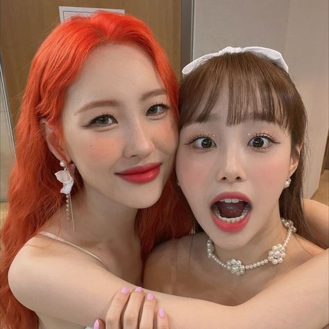 Chuu Loona, Brand New Day, Korean Idol, Kpop Groups, K Idols, Cute Icons, Pop Group, Kpop Idol, Rappers