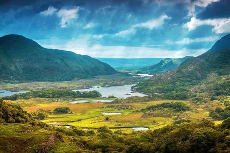 The new "sister park" arrangement between Killarney National Park in Ireland and Glacier National Park in the US has officially begun this week. The Irish and American national parks now embark on a five-year cooperative relationship. Killarney National Park, Best Of Ireland, Waterton Lakes National Park, American National Parks, Ireland Vacation, Killarney, Emerald Isle, Us National Parks, Glacier National Park