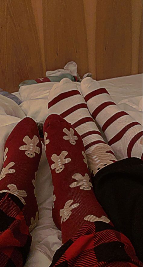 #couplegoals #couplexmas #cutesocks #xmasfeeling Christmas Pjs Aesthetic, Christmas Sleepover, Aesthetic Socks, Xmas Couple, Pajamas Aesthetic, Xmas Pjs, Comfy Socks, Cosy Christmas, Christmas Pjs