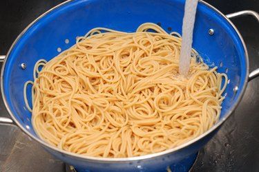 How To Cook Noodles, Cooking Fresh Pasta, Salad Appetizer Cups, Cooking Spaghetti, Spaghetti Meat Sauce, Make Pasta, How To Make Spaghetti, Grape Salad, Spaghetti Noodles