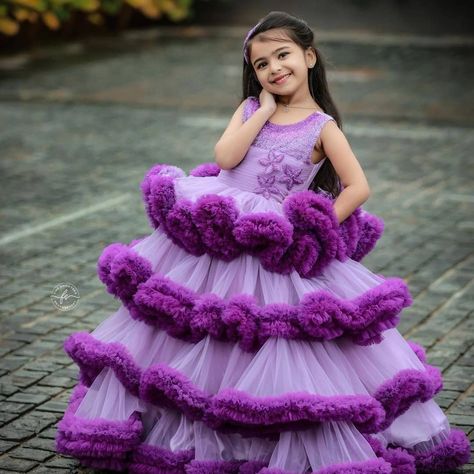 Kids Gown Design, Frocks For Kids, Kids Party Wear Dresses, Kids Party Wear, Kids Dress Collection, Frock Patterns, Kids Frocks Design, Kids Dress Patterns