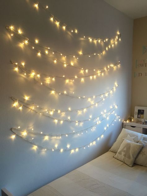 Bedroom Wall Decor Above Bed Cute Ideas Fairy Lights, Ferry Lights Decoration Bedroom, Dorm Room Fairy Lights Decorating Ideas, Fairy Lights Bedroom Aesthetic, Fairy Lights Bedroom Wall, Fairy Light Bedroom, Ferry Lights, 2014 Nostalgia, String Lights Bedroom