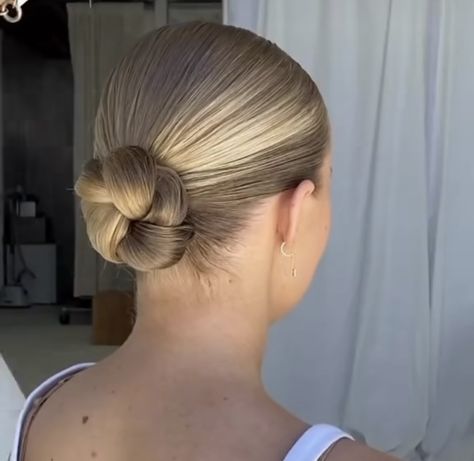 Wedding Hair Slick Back Bun Updo, Slick Up Bun, Sleek Bridal Bun, Ballet Hairstyles, Hair In A Bun, Bridal Hair Buns, Slick Hairstyles, Wedding Hair Makeup, Sleek Hairstyles