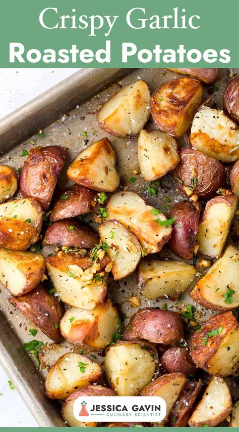 Garlic Roasted Potatoes In Oven, Best Roast Potatoes, Rosemary Roasted Potatoes, Potatoes In Oven, Garlic Roasted Potatoes, Crispy Garlic, Oven Roasted Potatoes, Garlic Potatoes, Potato Recipes Side Dishes