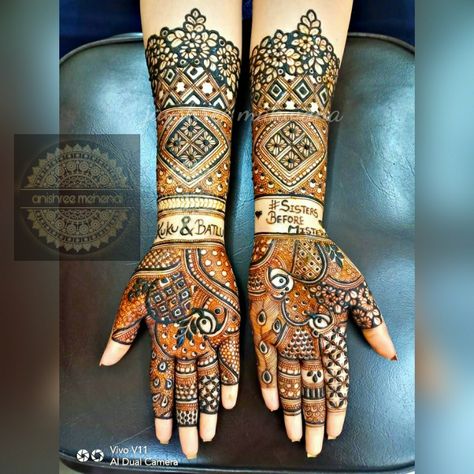 Mehndi Designs For Sister Engagement, Mehndi Designs For Brides Sister, Mehendi For Bride Sister, Brides Sister Mehndi Design, Sister Mehendi Designs, Mehndi For Sister Wedding, Team Bride Mehndi, Team Bride Mehendi Designs, Bride Sister Mehndi Design