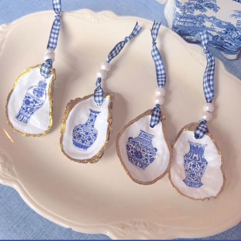 Coastal Christmas Painting, Chinoiserie And Tartan Christmas, Oyster Ornaments Holidays, Oyster Christmas Tree, Christmas Makes To Sell, Blue Willow Christmas, Oyster Garland, Chinoiserie Christmas Decor, Decoupage Christmas Ornaments