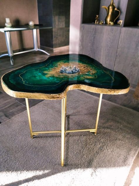 Iridescent Bedroom, Emerald Green Living Room, Geode Epoxy, Coffee Table Resin, Geode Table, Gold Leafing, Luxury Green, Gold Living Room, Table Handmade