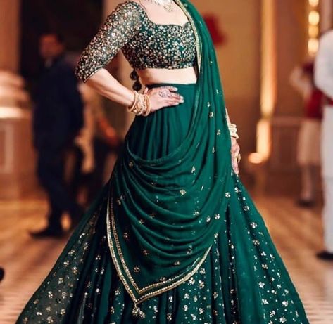 Lehenga Dark Green, Lehanga Designs Latest Party Wear, Lehanga Designs Latest For Wedding, Party Wear Lehenga Designs, Buy Lehenga Online, Bridesmaids Outfits, Stylish Lehenga, Choli Design, Deepika Singh