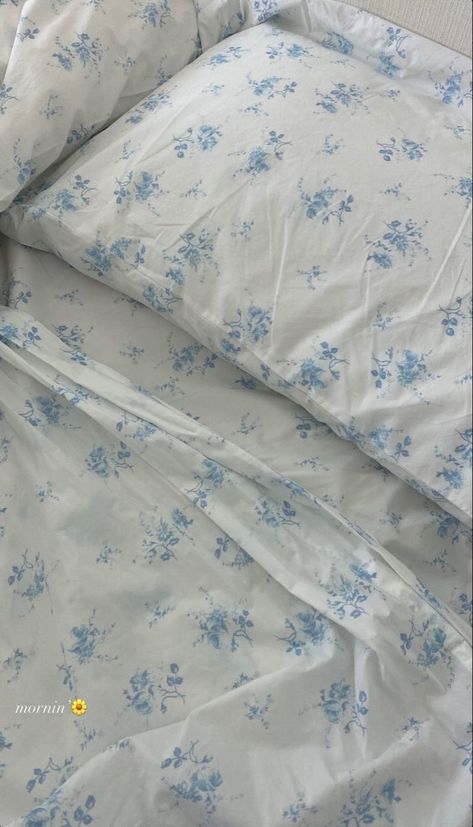 White Sheets With Blue Flowers, Periwinkle Aesthetic Bedroom, Blueish Gray Bedroom, Blue And White Bed Sheets, Blue Flower Bed Sheets, Blue Floral Bedsheets, Blue Flower Sheets, Blue Flower Bedding, Flower Sheets Aesthetic