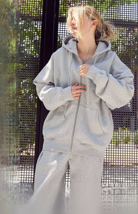 The perfect casual day off fit, oversized baggy feel Sweatpants And Hoodie Outfit, Oversized Zip Up Hoodie, Sweatpants And Hoodie, Hoodie Jacket Women, Comfy Sweatpants, John Galt, Comfy Sweatshirt, Zip Up Hoodies, Women Hoodies Sweatshirts