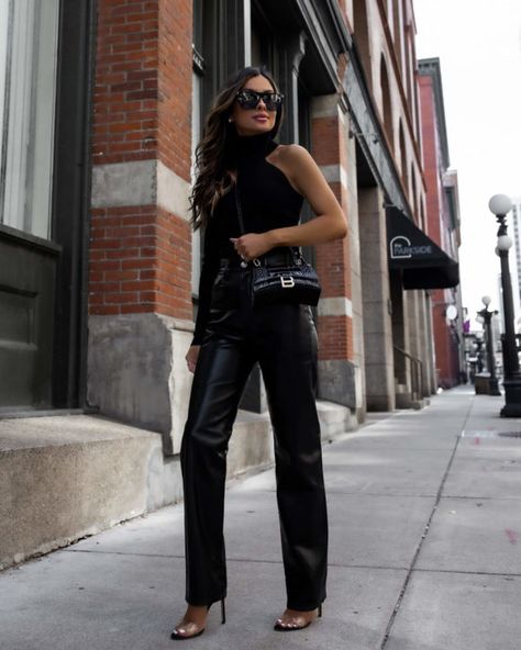 An Honest Review Of The Best Faux Leather Pants In My Wardrobe Faux Leather Outfit, Oxblood Dress, Chic Fall Style, Maria Vizuete, Fendi Dress, Winter Fashion Ideas, Fall Fashion Ideas, Chose Outfit, Fall Outfits Ideas